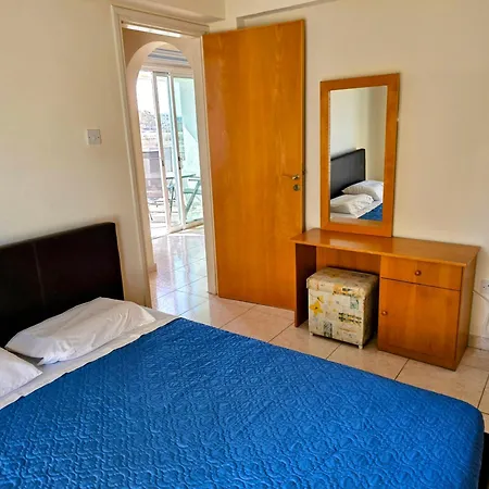 Niki's Coastal Escape Lárnaca