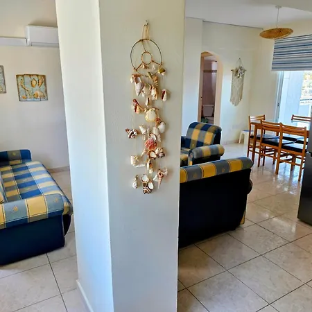 Niki's Coastal Escape Apartament *