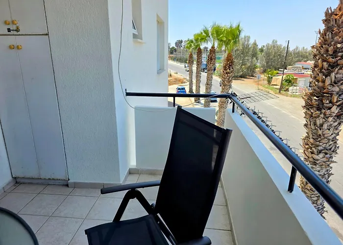 Niki's Coastal Escape Lárnaka