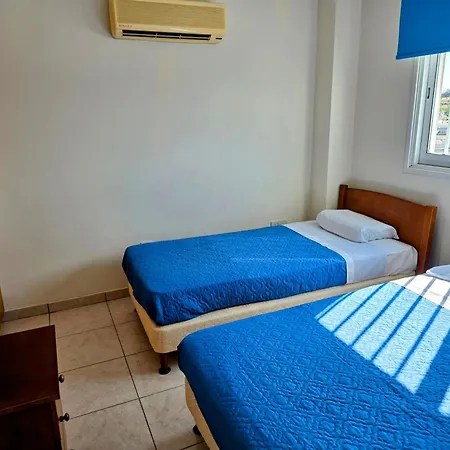 Niki's Coastal Escape لارنكا