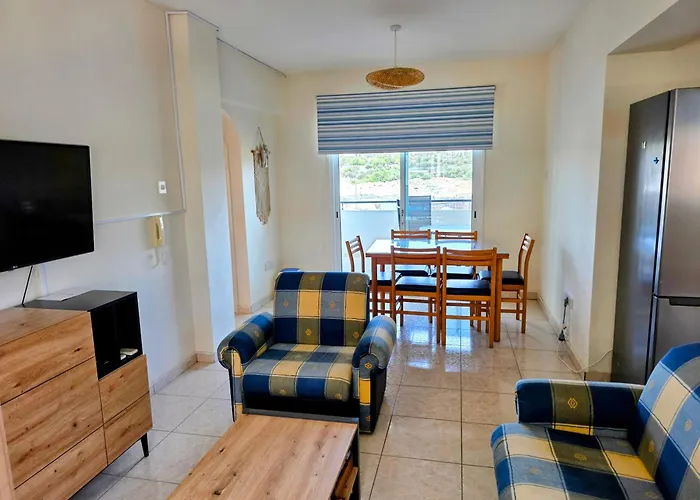 Niki's Coastal Escape *