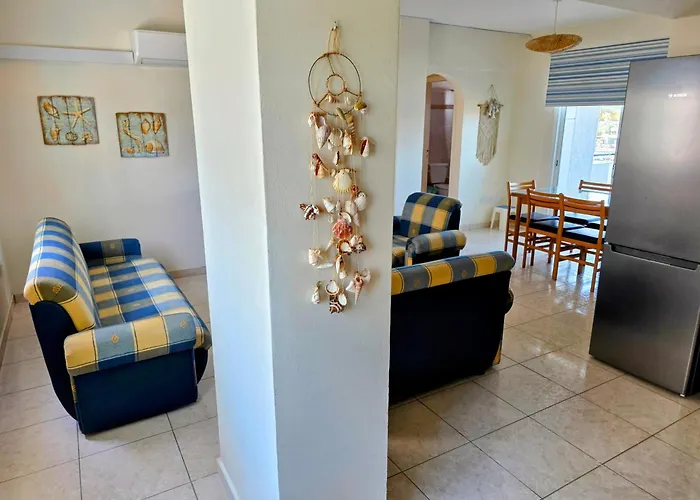 Niki's Coastal Escape Appartement *